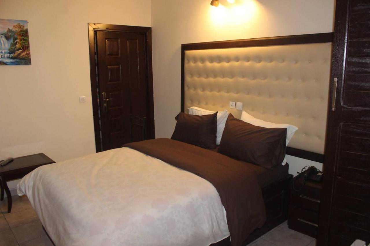 Hotel Saphir Abidjan Exterior photo