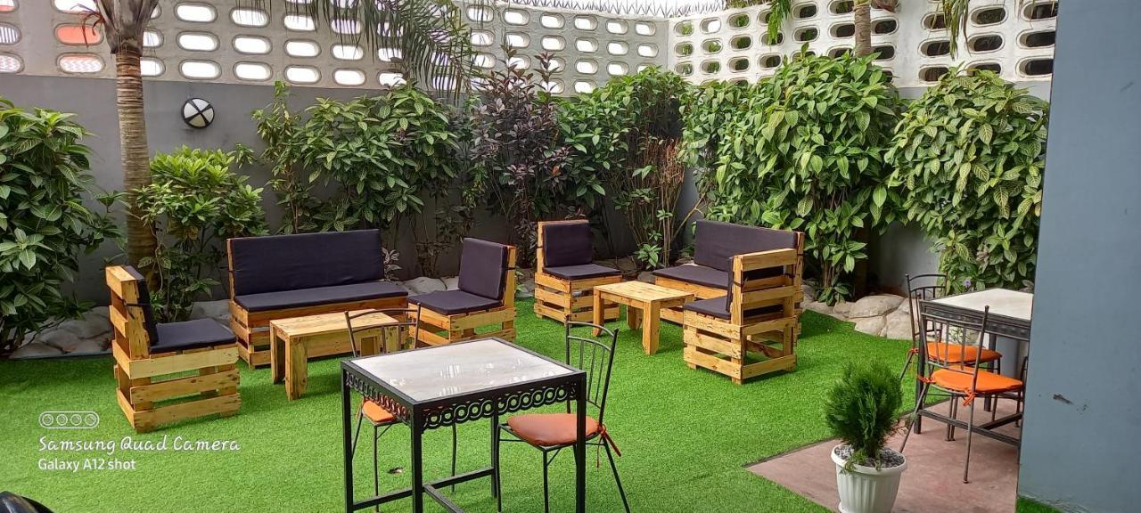 Hotel Saphir Abidjan Exterior photo