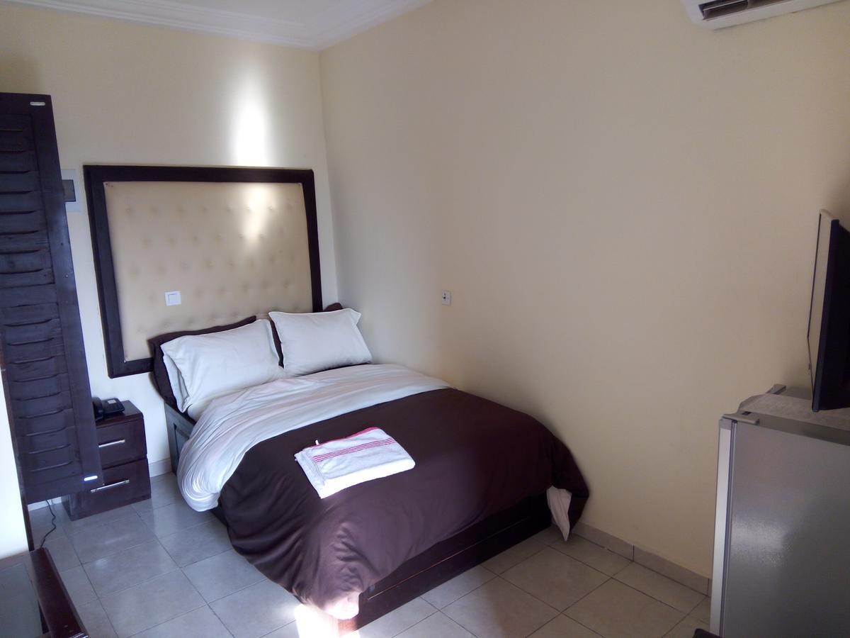 Hotel Saphir Abidjan Exterior photo